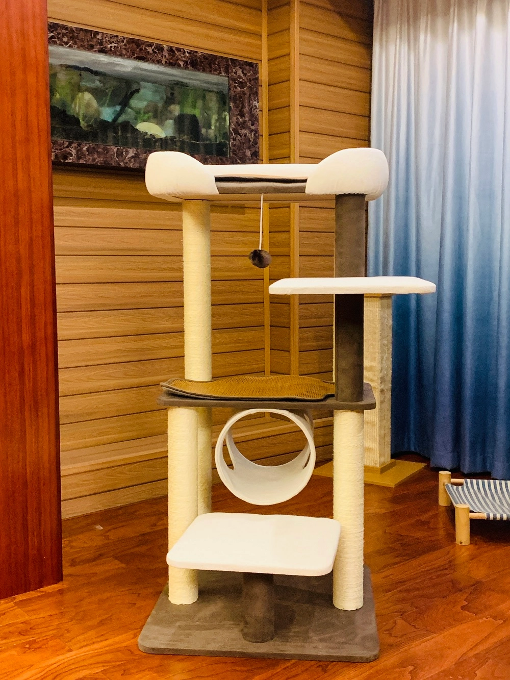 Reviews of Simple Modern Cat Tower with Large Perch