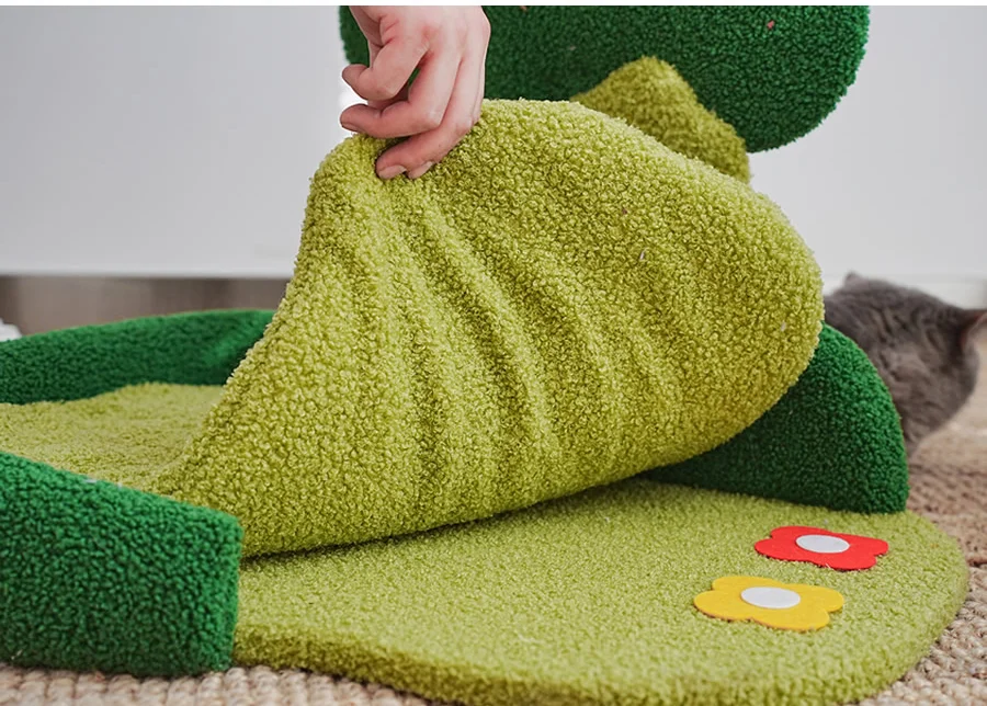 Green Tree-style Carpeted Cat Tree